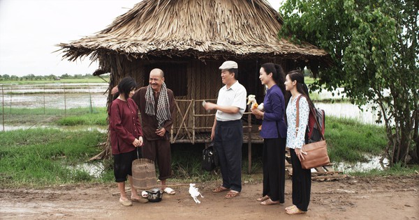 Quách Ngọc Ngoan say tình mới với Tâm Tít 9