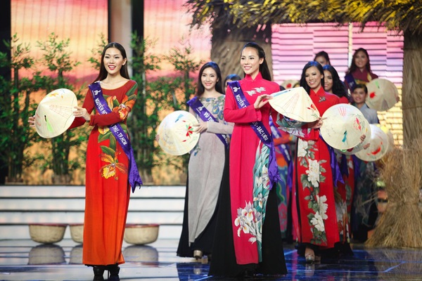 Trương Ngọc &Aacute;nh đưa con g&aacute;i đi chấm thi nhan sắc 19