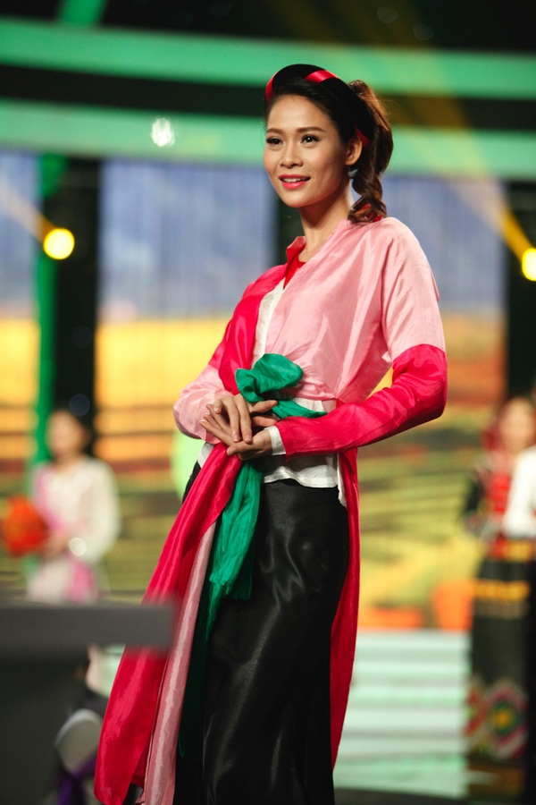 Trương Ngọc &Aacute;nh đưa con g&aacute;i đi chấm thi nhan sắc 7