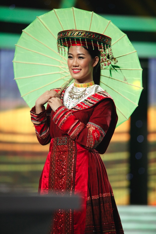 Trương Ngọc &Aacute;nh đưa con g&aacute;i đi chấm thi nhan sắc 11