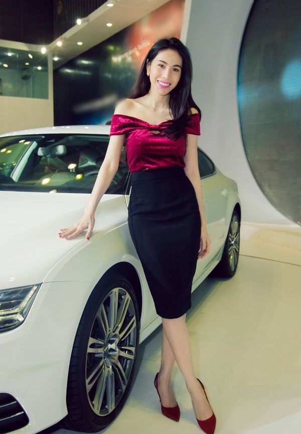 Thủy Ti&ecirc;n hờ hững lộ vai trần gầy guộc 1