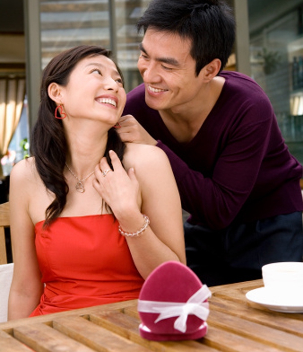 Với đ&agrave;n &ocirc;ng, Valentine l&agrave;... 1