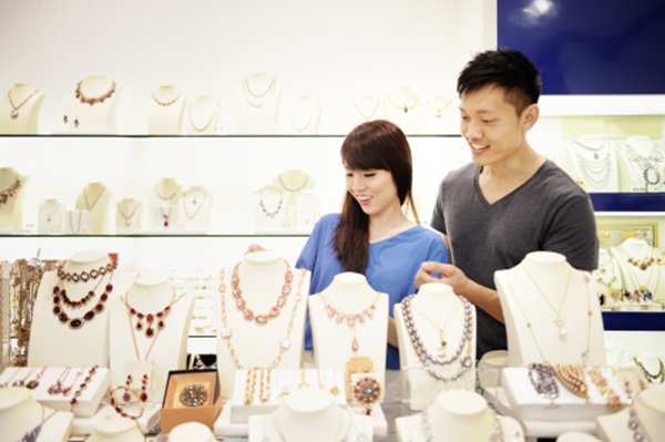C&aacute;i kết bi đ&aacute;t của một c&ocirc; n&agrave;ng m&ecirc; vật chất 1
