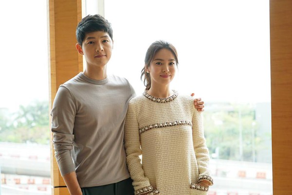 Song Hye Kyo bất ngờ khoe loạt ảnh cực dễ thương bên Song Joong Ki 10