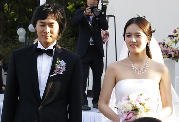 Han Ga In sinh con gái đầu lòng sau 10 năm kết hôn 