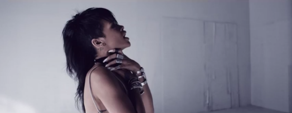 Rihanna tung MV 