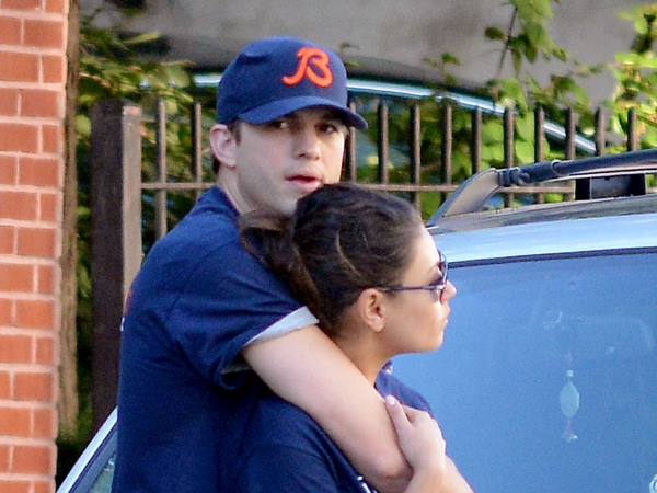 Ashton Kutcher đã chính thức đính hôn"thiên nga đen" Mila Kunis 3