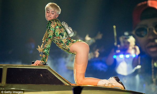 Miley Cyrus gây 