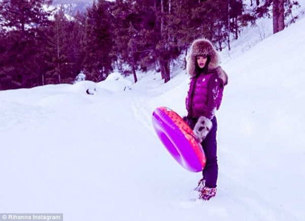 Rihanna trượt tuyết ăn mừng sinh nhật 6