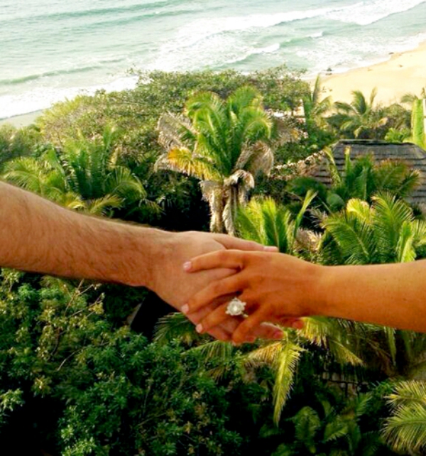 Christina Aguilera bất ngờ khoe nhẫn đính hôn trong ngày Valentine 2