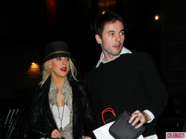 Christina Aguilera bất ngờ khoe nhẫn đính hôn trong ngày Valentine 1