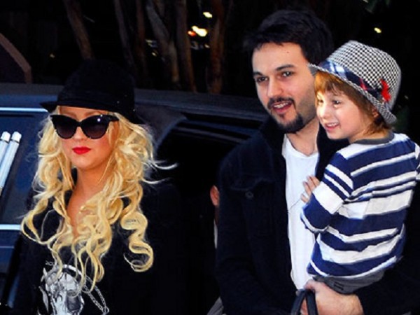 Christina Aguilera bất ngờ khoe nhẫn đính hôn trong ngày Valentine 3