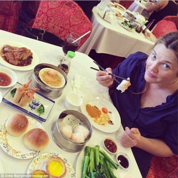 Drew Barrymore hạnh ph&uacute;c được l&agrave;m mẹ lần hai 3