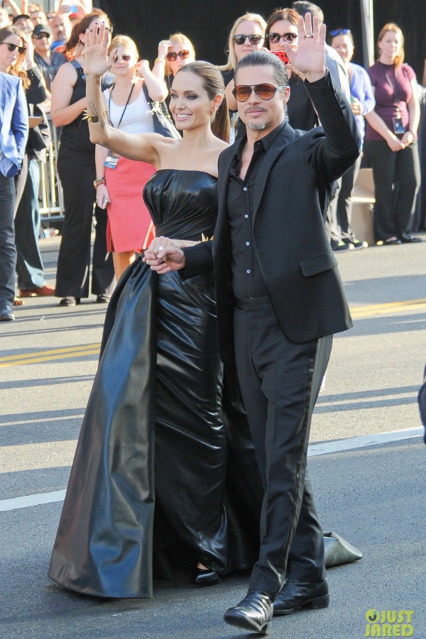 Brad Pitt bị... đấm thẳng mặt tại lễ ra mắt phim của vợ 7