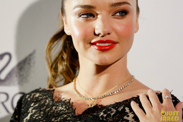 Soi cận mặt vẻ đẹp không tì vết của "gái một con" Miranda Kerr 7