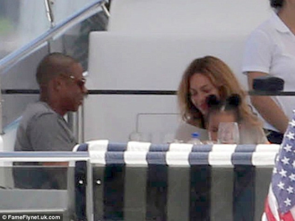Gia đình Beyoncé nghỉ dưỡng cuối tuần trên du thuyền đắt tiền 1