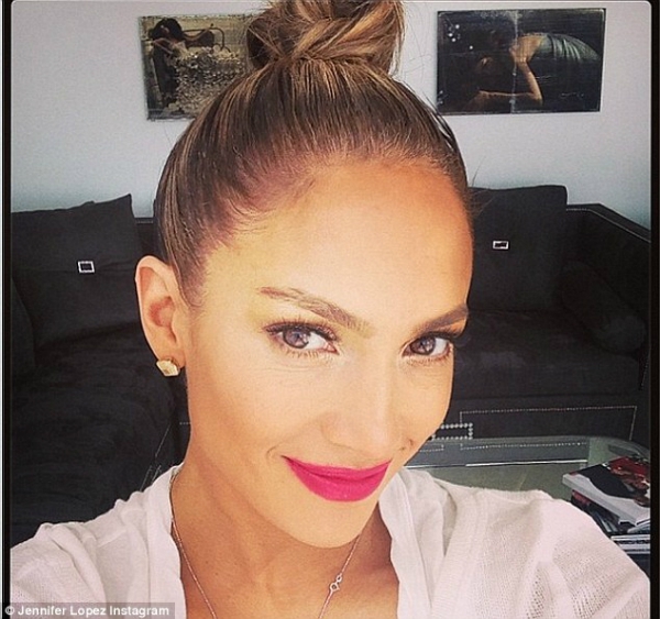 Jennifer Lopez vui vẻ lạ lùng dù mới chia tay bồ trẻ 4