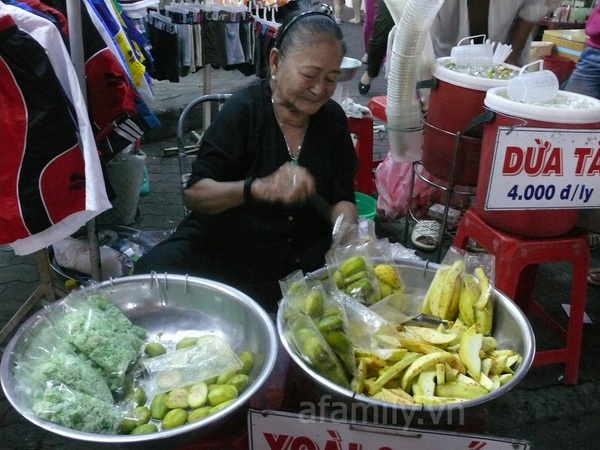 TPHCM: Chợ đêm Hạnh Thông Tây  9