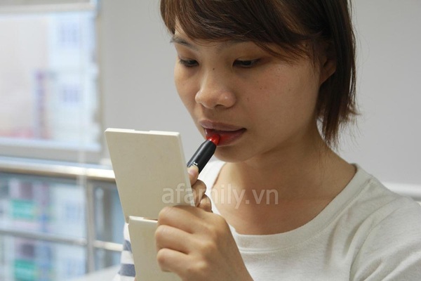 Son Sivanna Colors gi&uacute;p m&ocirc;i tươi m&agrave;u nhưng nhanh bị kh&ocirc; 9