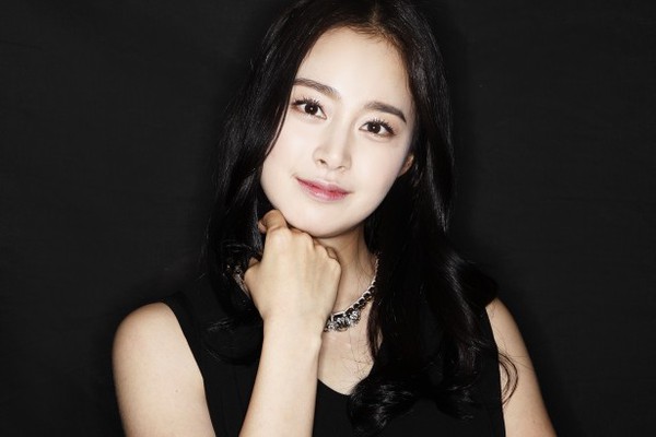 Trang điểm cho khuôn mặt mí mắt lồi đẹp như Kim Tae Hee 2