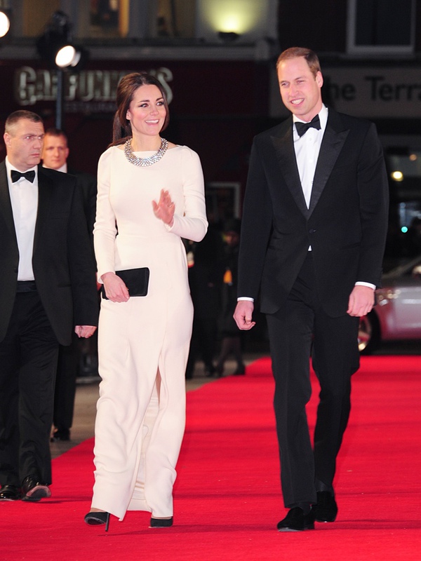 Kate Middleton kết hợp vòng 700 ngàn của Zara với váy đắt tiền 6