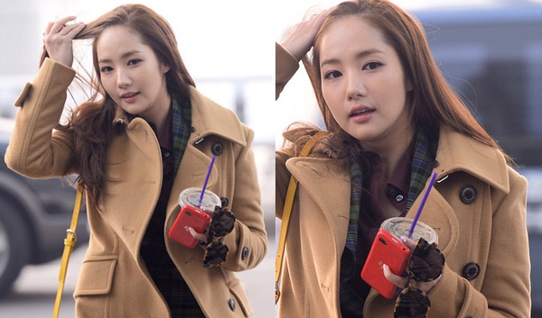 Park Min Young cũng bắt đầu bị mặt sưng phù và cười lệch hàm 1