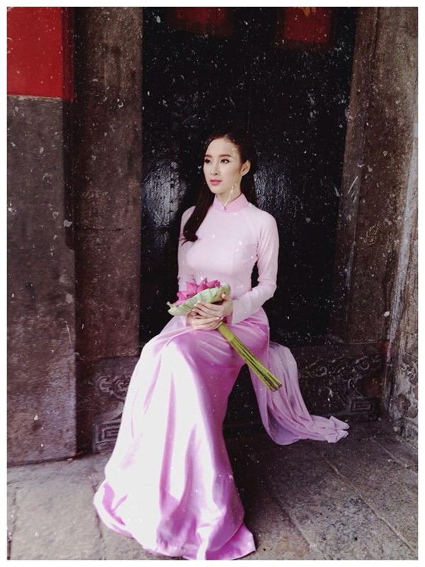 30 bộ áo dài đẹp mê mẩn của kiều nữ Việt trong 1 năm qua 17
