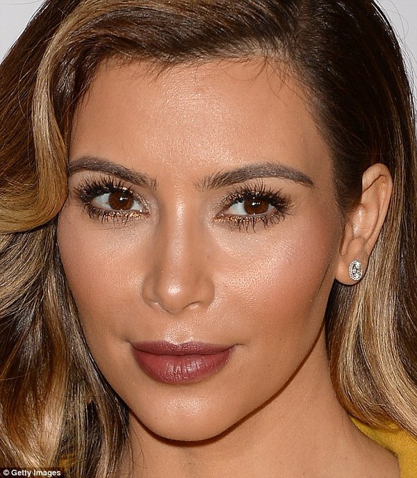Kim Kardashian tốn gần 500 triệu VND để... làm mặt 1
