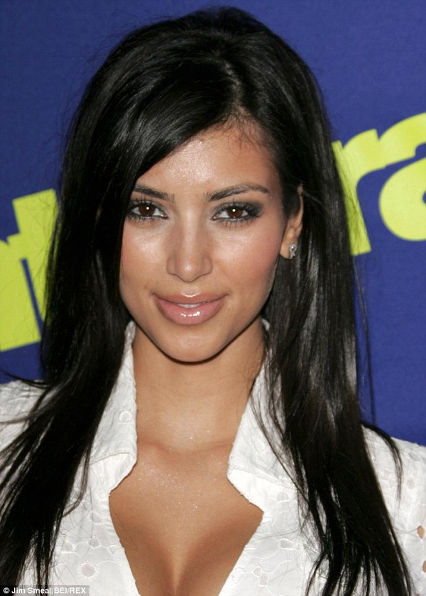 Kim Kardashian tốn gần 500 triệu VND để... làm mặt 4