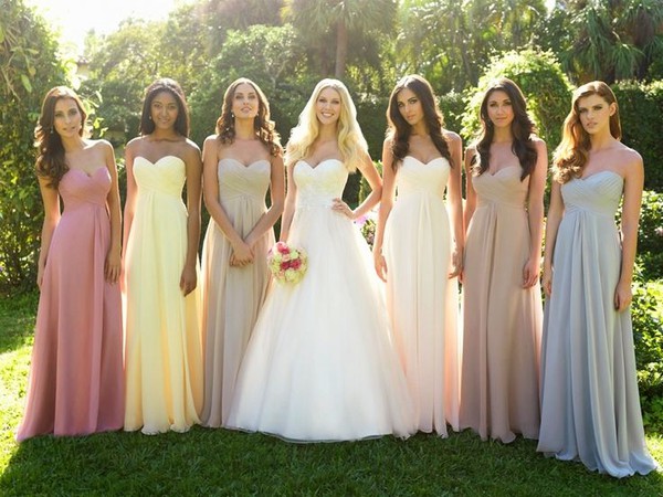Chọn váy phù dâu dáng dài cho đám cưới thêm lãng mạn 13