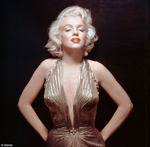 Victoria Beckham lọt danh sách biểu tượng xu hướng làm đẹp với Marilyn Monroe 1