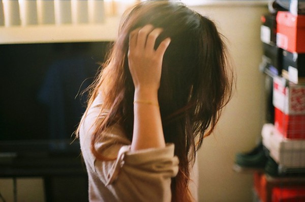 5 thói quen mỗi sáng khiến tóc bị hư tổn 1