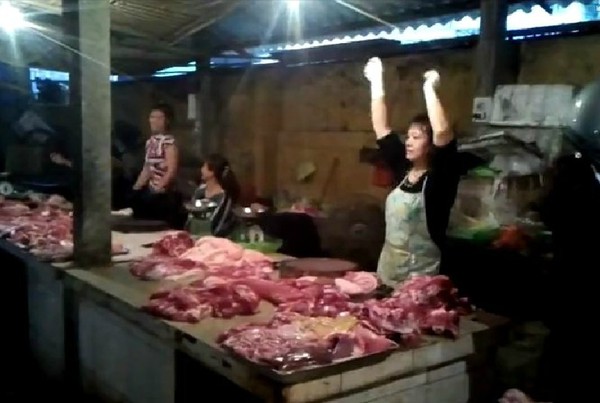 Khi những b&agrave; b&aacute;n thịt nhảy m&uacute;a 1