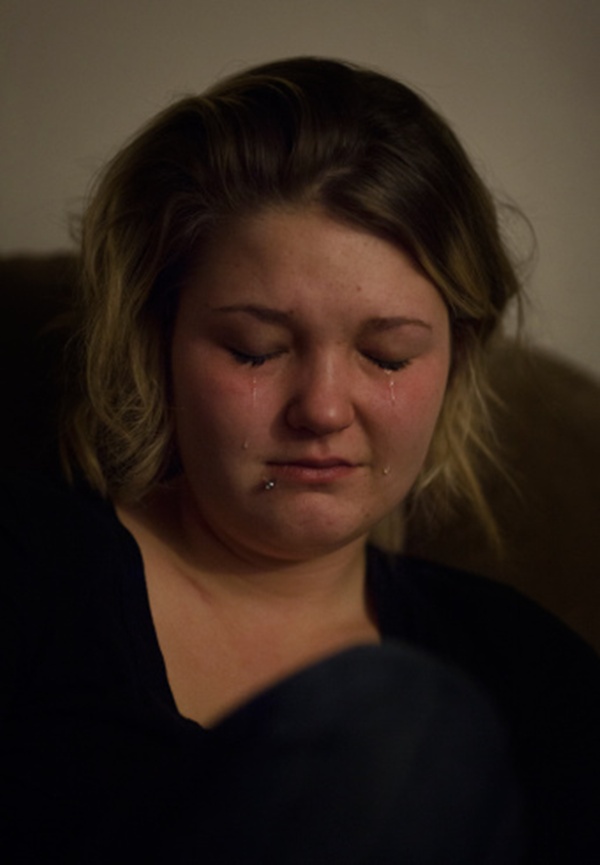 Bộ ảnh chân thực về cuộc sống của một bà mẹ trẻ từng bị bạo hành 30