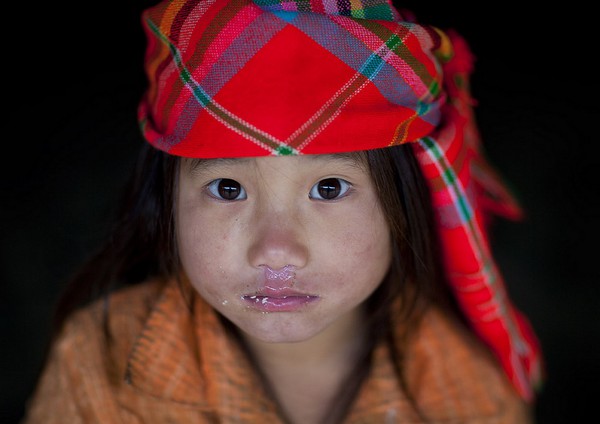Em bé H'Mông đẹp trong veo dưới ống kính nhiếp ảnh gia nước ngoài 18