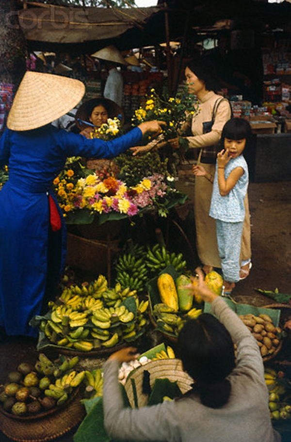 my-nu-viet-xua-that-day-lung-ong-voi-ta-ao-dai-thuot-tha.jpg