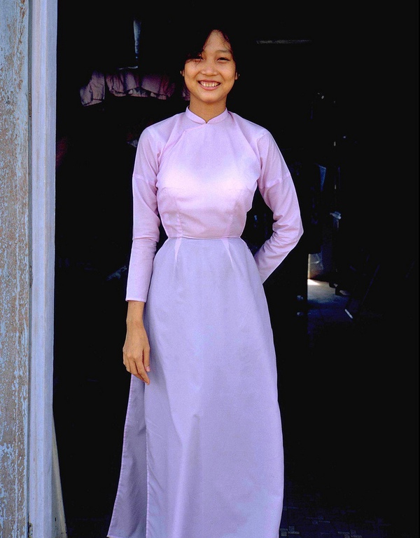 my-nu-viet-xua-that-day-lung-ong-voi-ta-ao-dai-thuot-tha.jpg