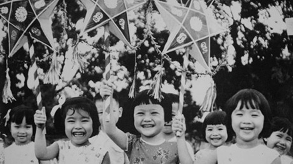 Chùm ảnh ký ức ngọt ngào về Trung thu ngày ấy 12 Chùm ảnh ký ức ngọt ngào về Trung thu ngày ấy 12
