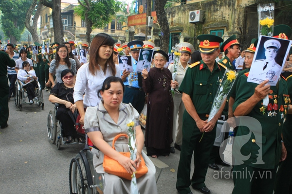 Những vị khách “đặc biệt” đến viếng Đại tướng trong ngày cuối 12