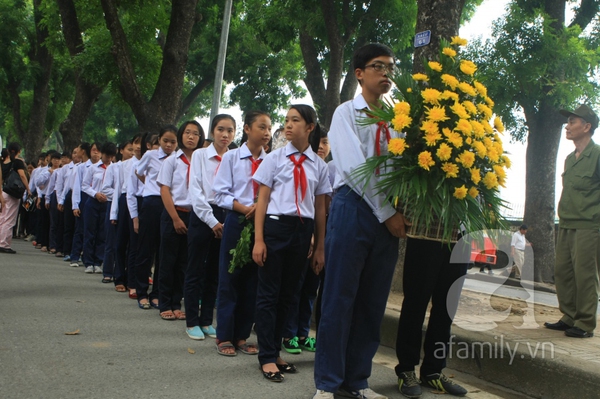 Những vị khách “đặc biệt” đến viếng Đại tướng trong ngày cuối 7