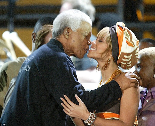 30 bức ảnh truyền cảm hứng nhất về cuộc đời Nelson Mandela 22
