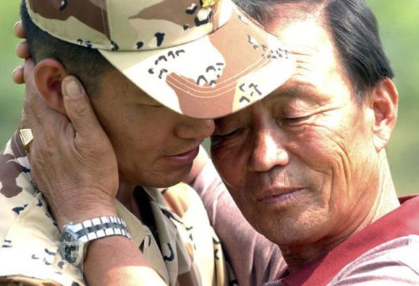 Những khoảnh khắc chia tay xúc động của người lính trên tạp chí Life 11