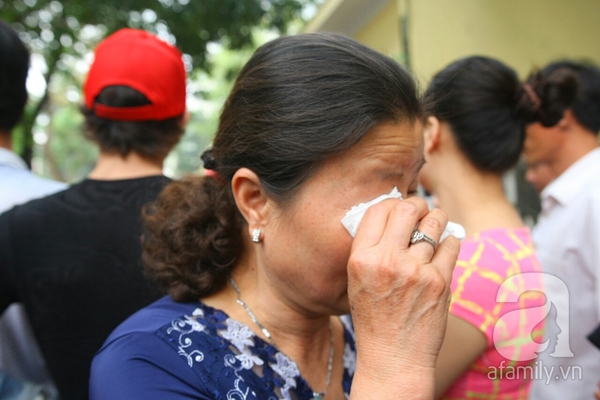 Gia đình bảo vệ Khánh khóc nấc, bất bình trước cáo trạng của VKS 1