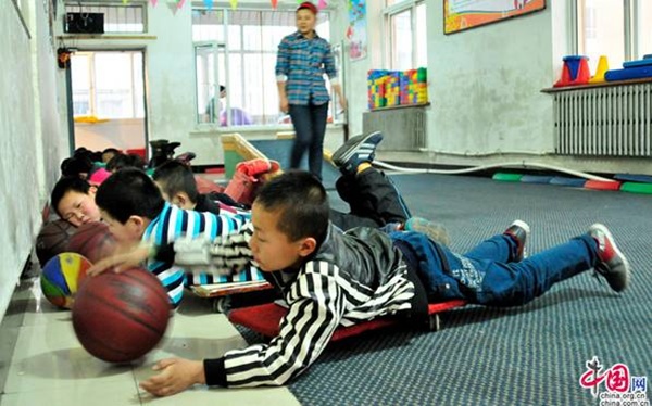 Sâu bên trong một trường dành cho trẻ tự kỷ ở Trung Quốc 7