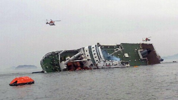 Hàn Quốc: Chìm phà chở 325 học sinh, ít nhất 2 người chết 1