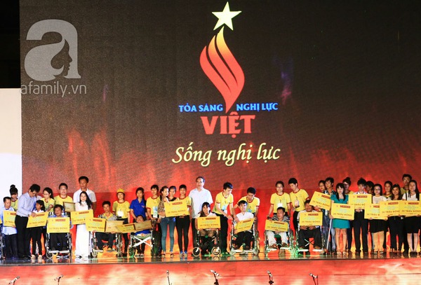 Xúc động những số phận đầy nghị lực trong buổi diễn thuyết của Nick Vujicic 10