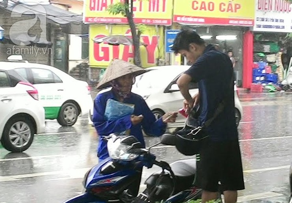 Ảnh hưởng từ bão số 2 sớm: Hà Nội mưa to, ngập lụt hầu hết các tuyến đường 10