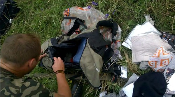 Vợ nạn nhân MH17 phải hủy thẻ tín dụng của chồng vì bị những kẻ 