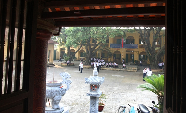 Buổi học đầu tiên của ngôi trường nằm trong Đình làng 5