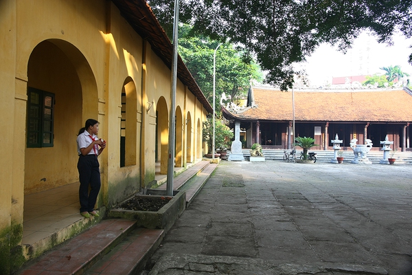 Buổi học đầu tiên của ngôi trường nằm trong Đình làng 3